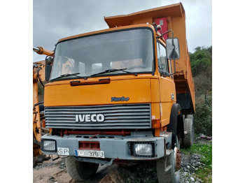 Kamion vetëshkarkues IVECO