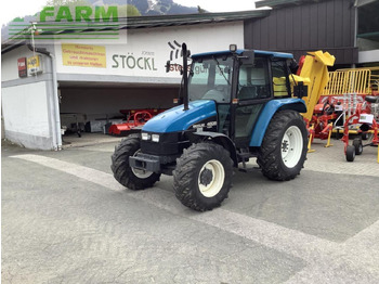 Traktor NEW HOLLAND