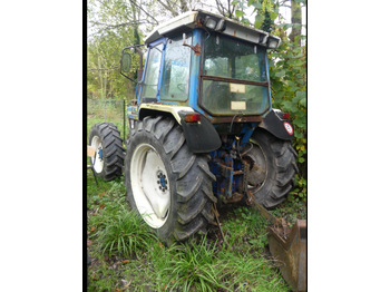 Traktor NEW HOLLAND