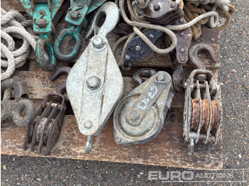 Pajisje ndërtimi Pallet of Various Pulleys and Ropes: foto 5