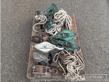 Pajisje ndërtimi Pallet of Various Pulleys and Ropes: foto 4