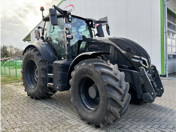 Traktor VALTRA