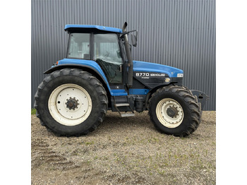 Traktor New Holland 8770: foto 2