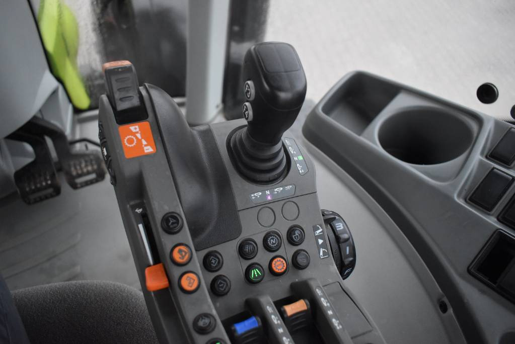 Traktor Claas AXION 850: foto 15