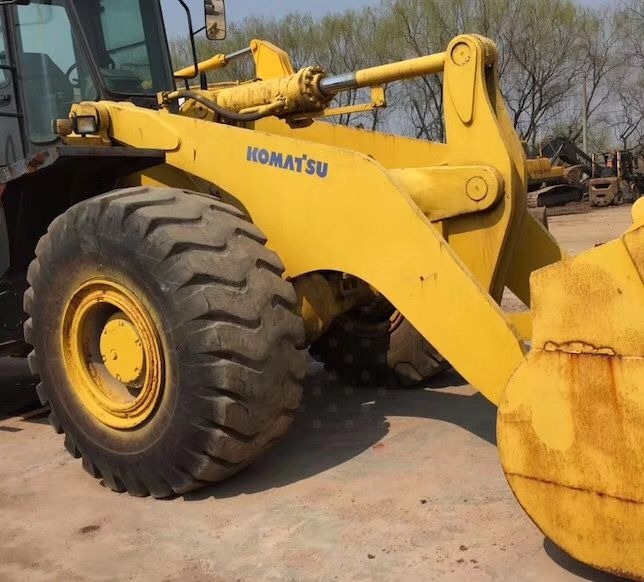 Fadrom me goma Komatsu WA470-3: foto 6