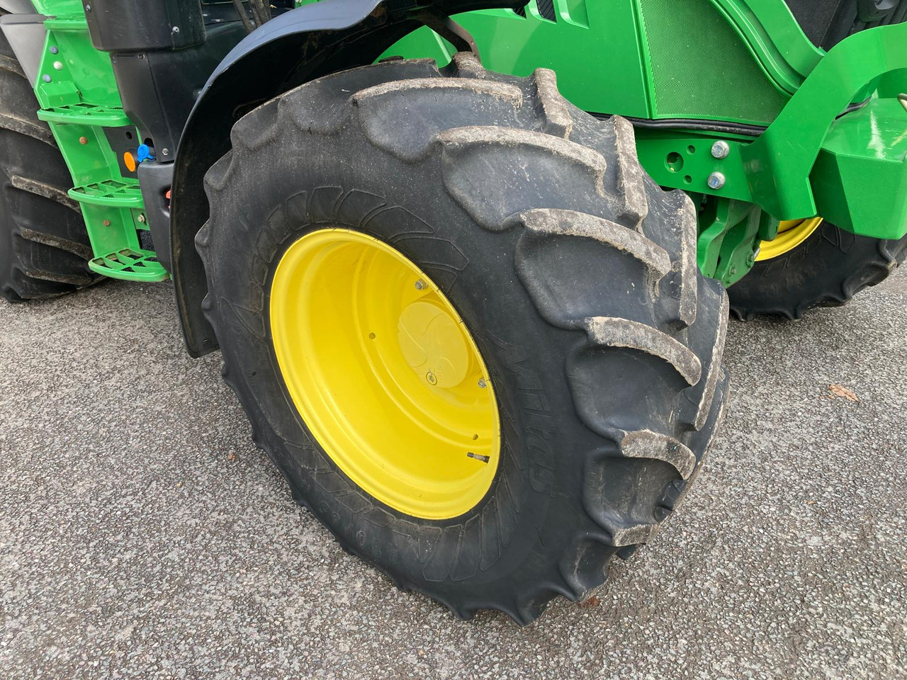 Traktor i ri John Deere 6130R: foto 7