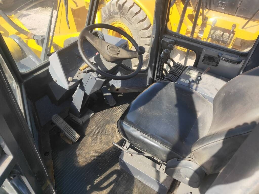 Fadrom me goma Komatsu WA470: foto 6