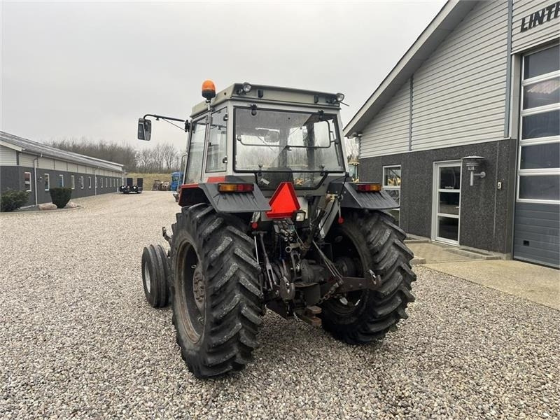 Traktor Massey Ferguson 390 HiLine med frontlift: foto 11