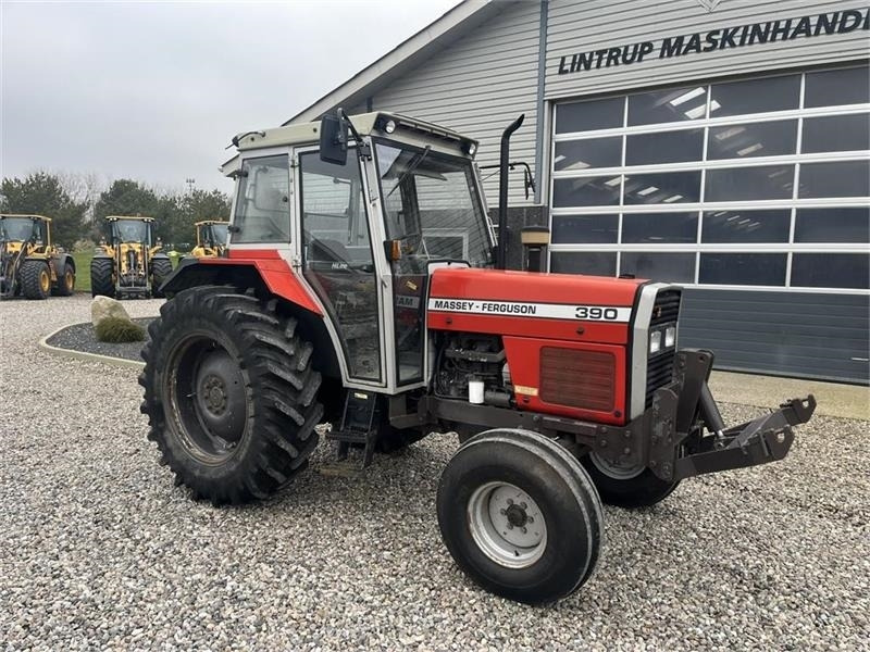 Traktor Massey Ferguson 390 HiLine med frontlift: foto 15