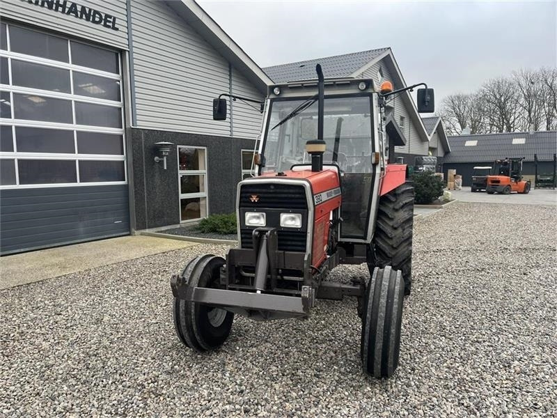 Traktor Massey Ferguson 390 HiLine med frontlift: foto 9