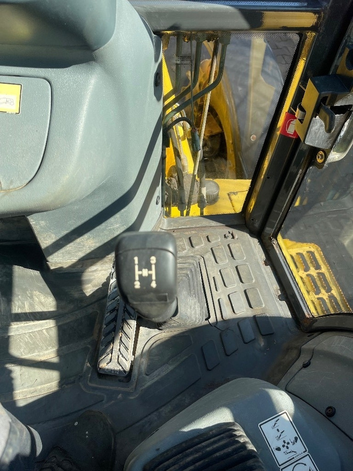 Fadromë me shkarkim nga prapa New Holland LB 110: foto 17
