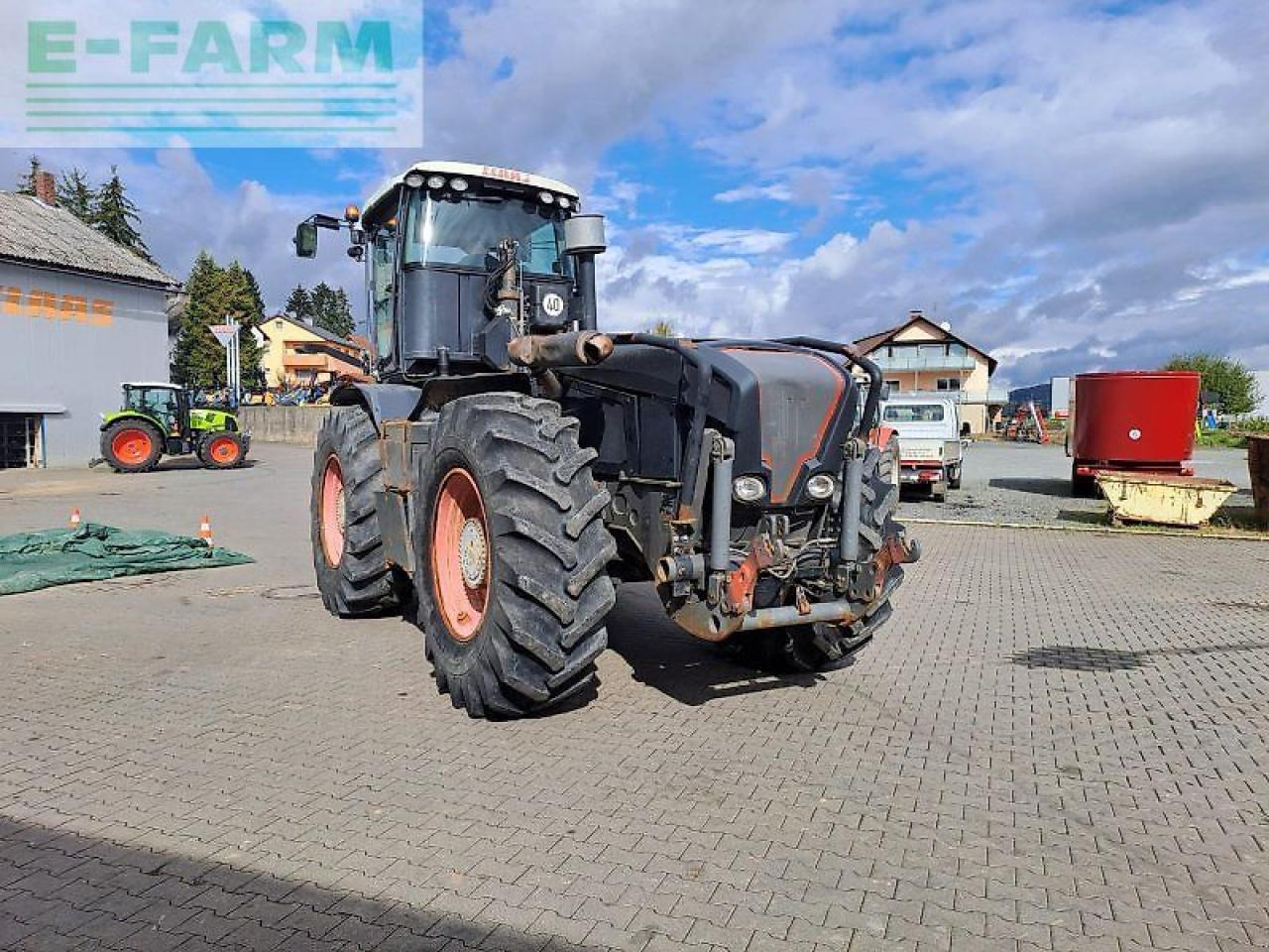 Traktor CLAAS xerion 3300 trac vc TRAC VC: foto 7