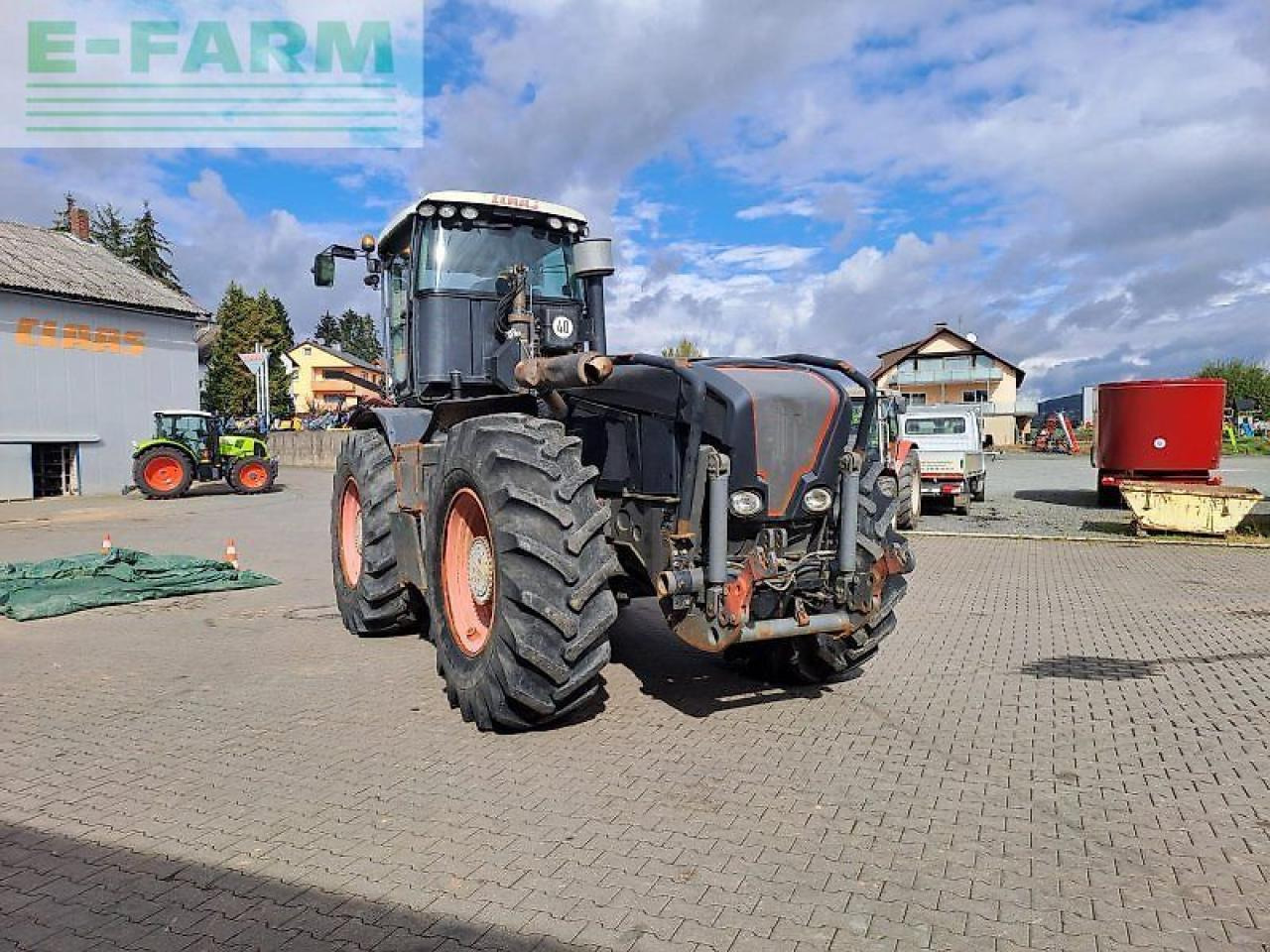 Traktor CLAAS xerion 3300 trac vc TRAC VC: foto 6