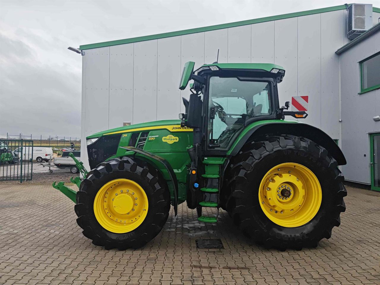 Traktor John Deere 7R 330: foto 8