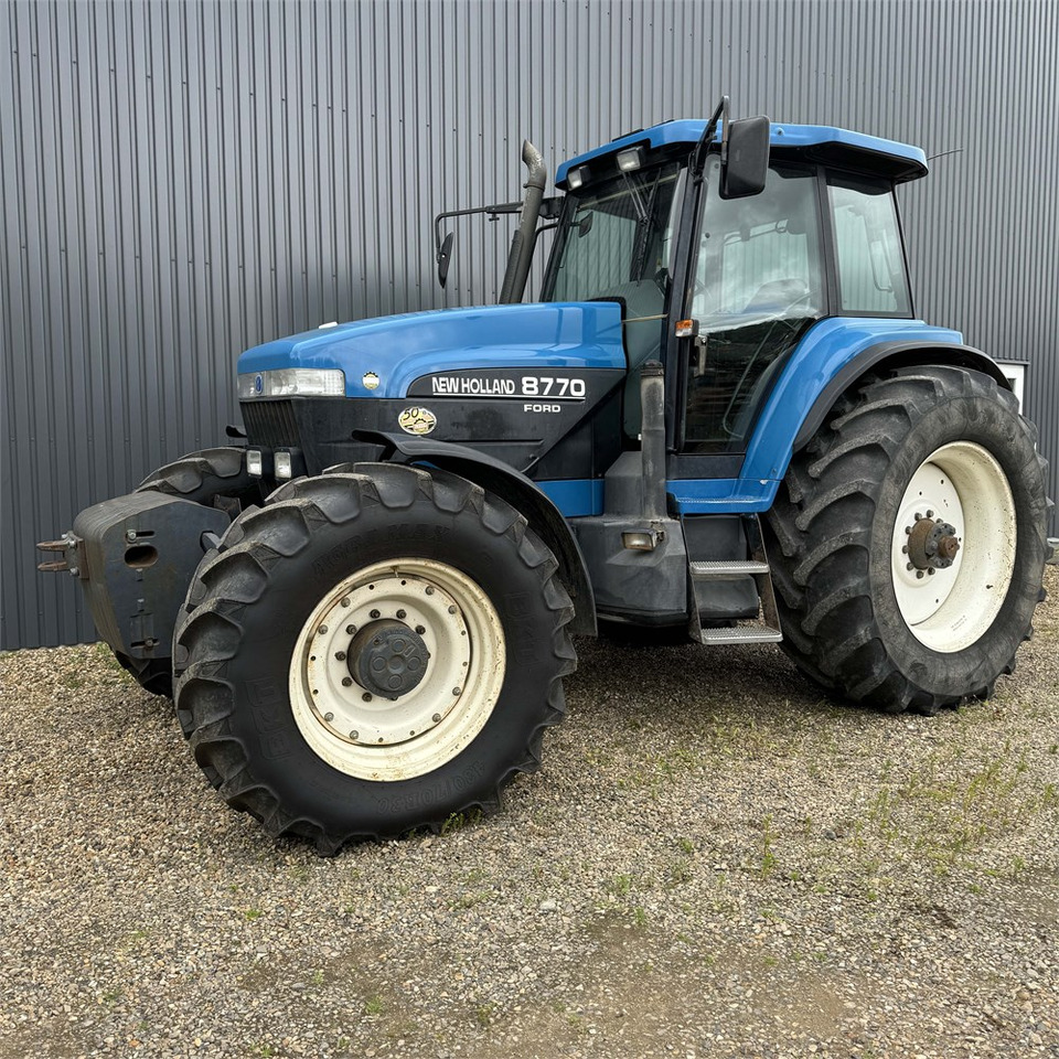 Traktor New Holland 8770: foto 6