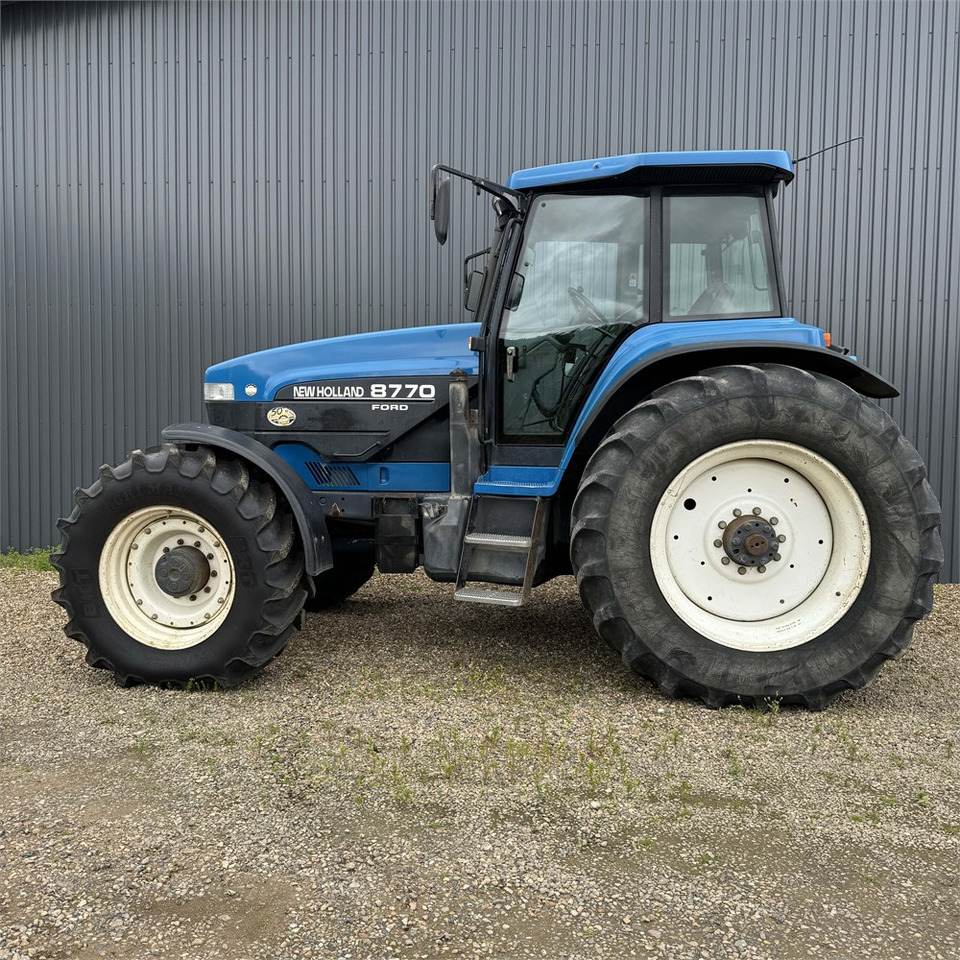 Traktor New Holland 8770: foto 7